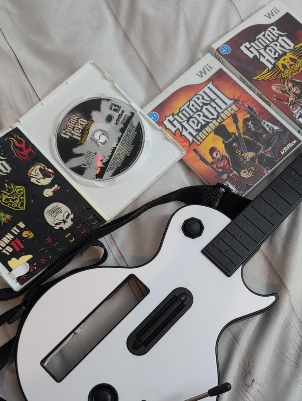 Guitar Hero Wii Gibson Guitar Controller + 3 Games GH3 Aerosmith World Tour